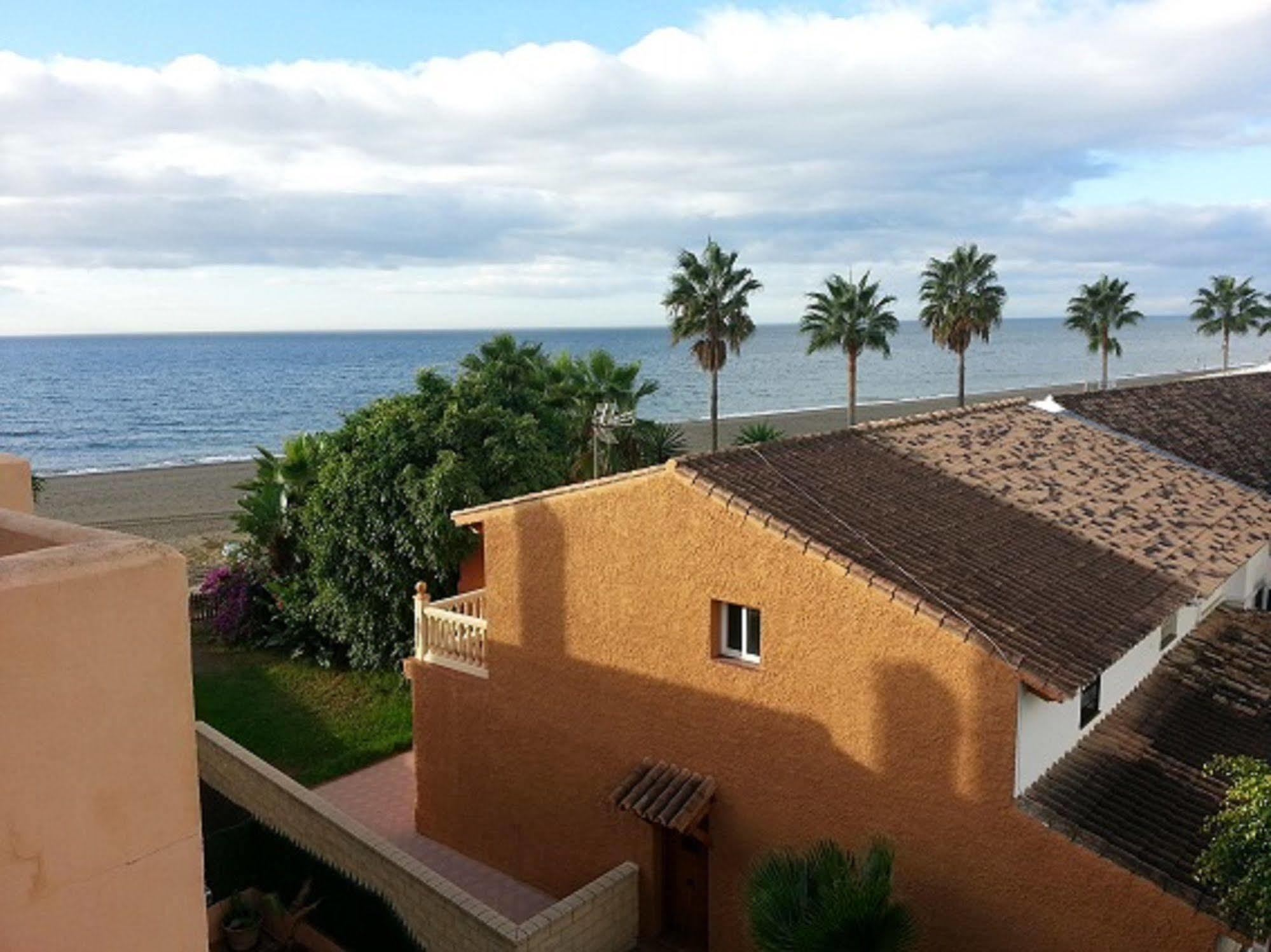 Galindo Beach El Saladillo Естепона Екстериор снимка