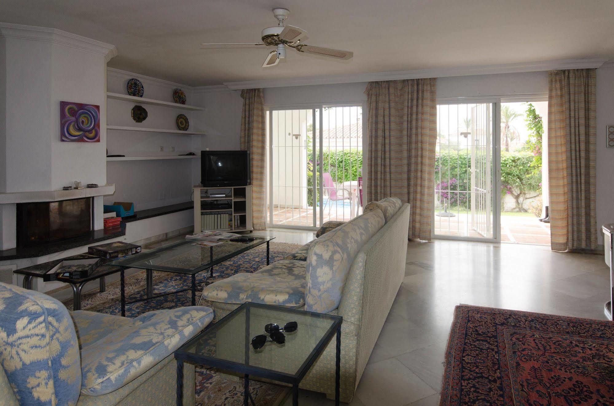 Galindo Beach El Saladillo Естепона Екстериор снимка